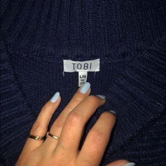 Tobi Sweater - Picture 2 of 2